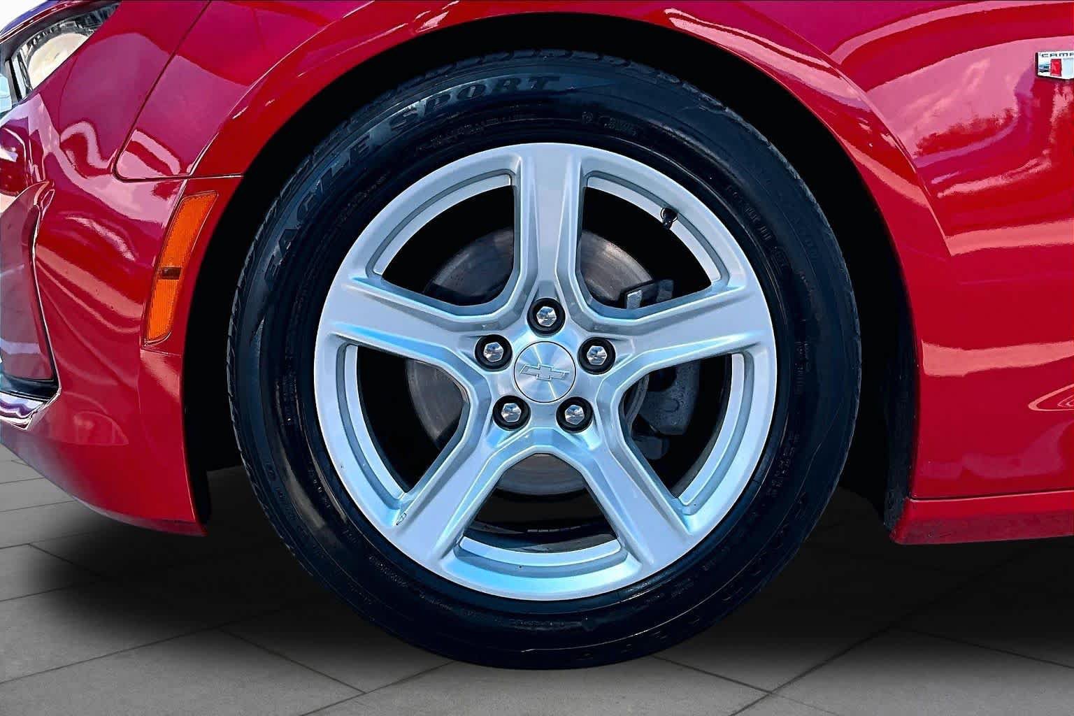 Used 2022 Chevrolet Camaro LT RWD image 10