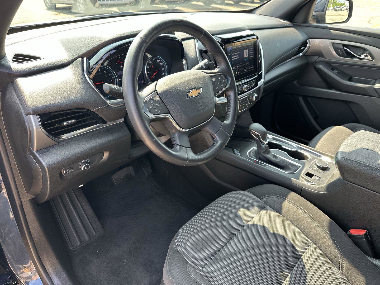 Used 2022 Chevrolet Traverse LT image 12