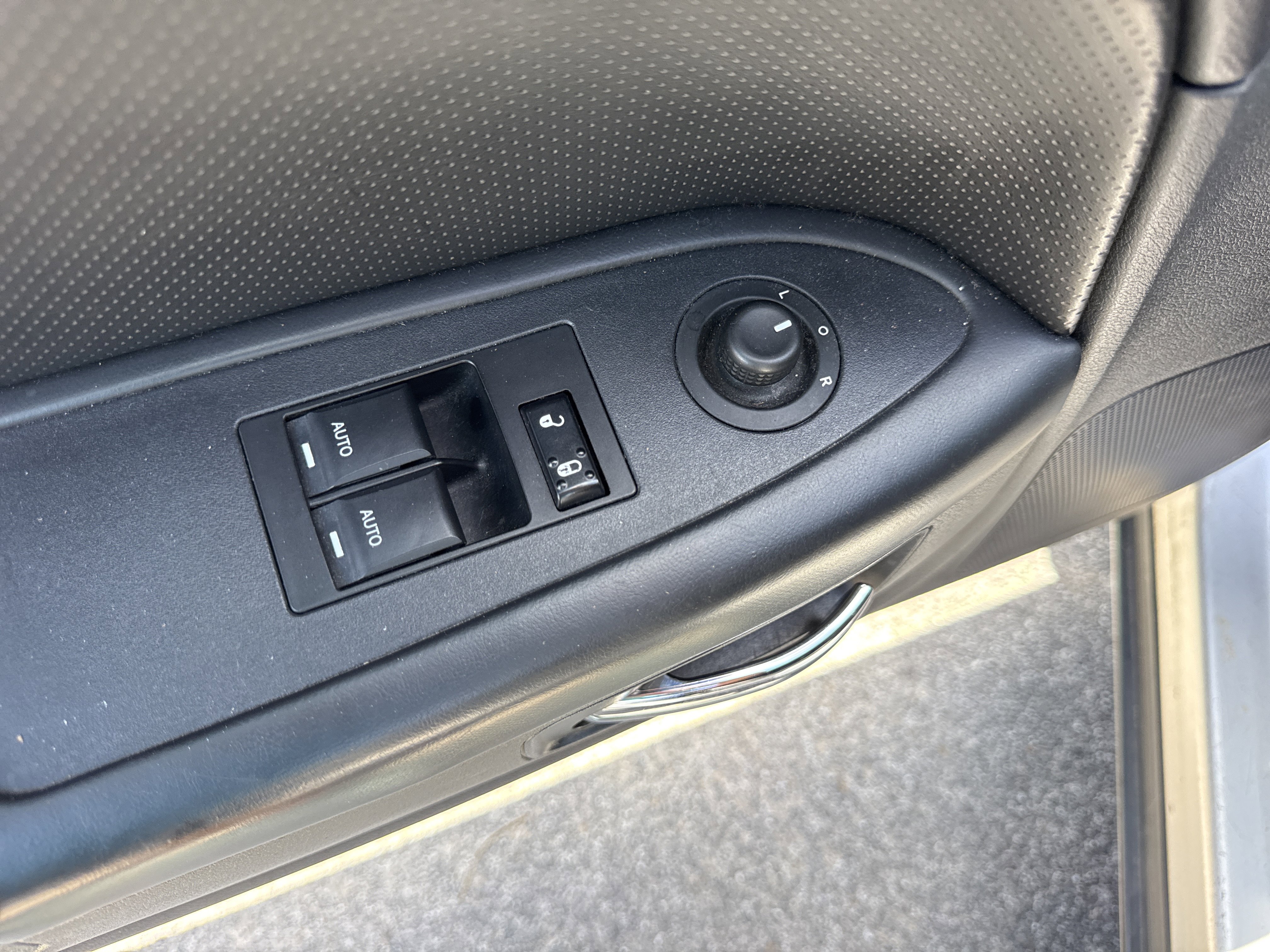 Used 2010 Dodge Challenger R/T RWD image 24