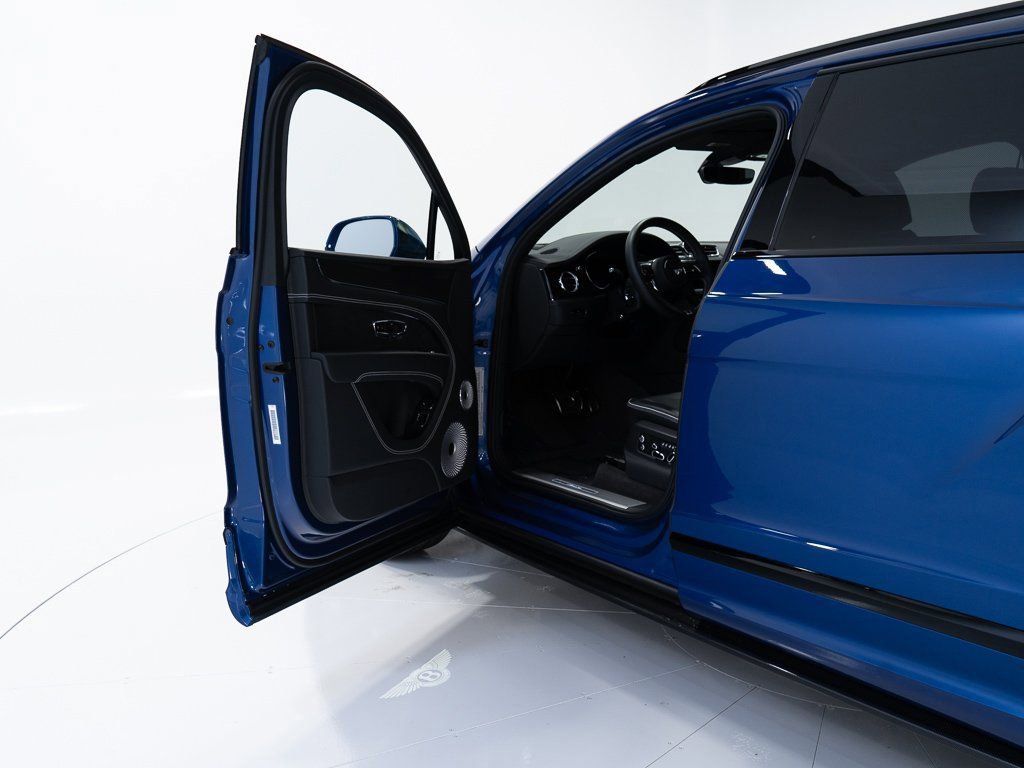 Used 2025 Bentley Bentayga Extended Wheelbase image 9