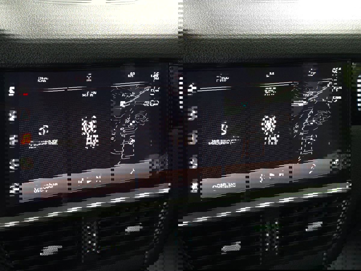 Used 2023 Porsche Cayenne Platinum Edition image 38