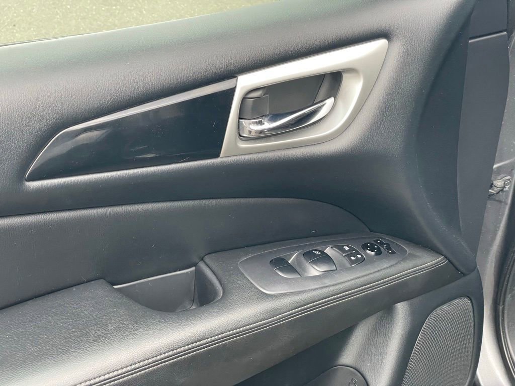 Used 2020 Nissan Pathfinder S AWD/4WD image 14