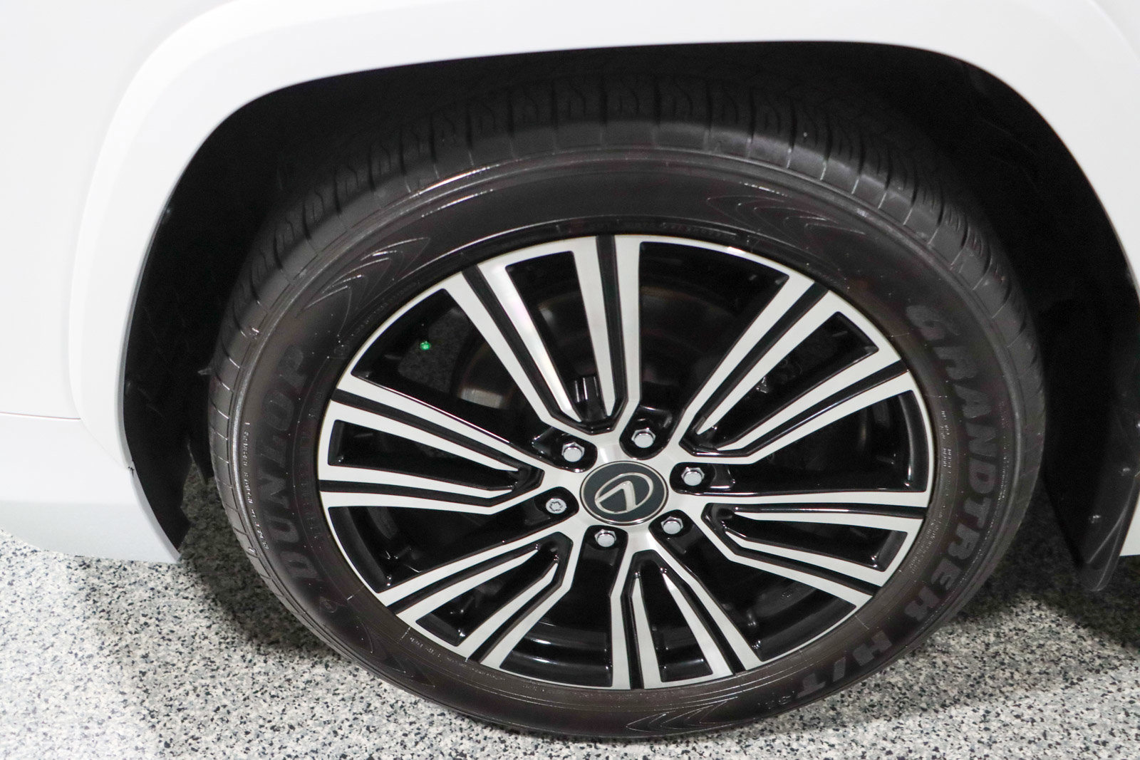 Used 2025 Lexus LX 600 4WD w/ Luxury Package image 11