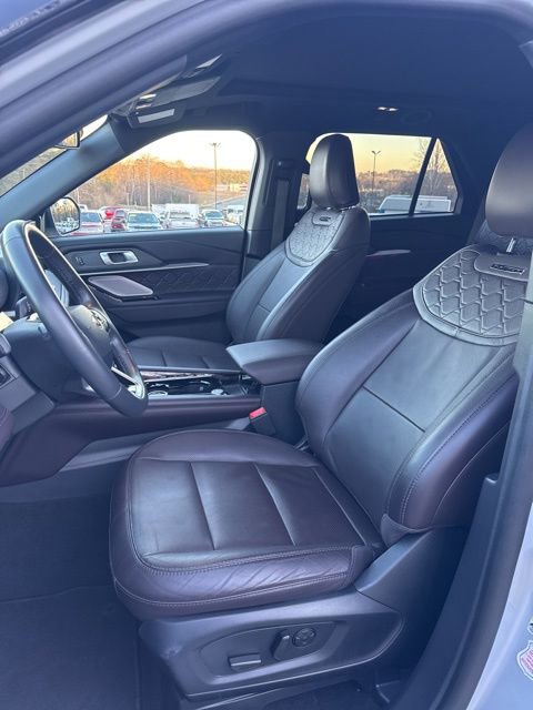 Used 2025 Ford Explorer Platinum w/ LUX Leather Package image 9