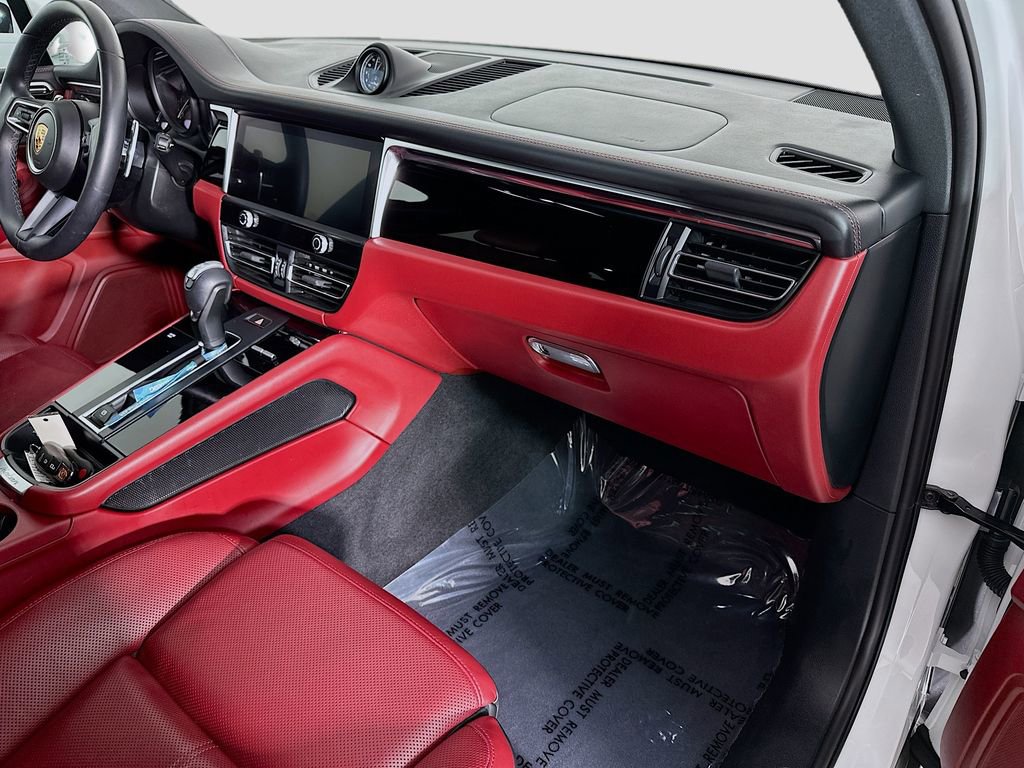 Certified 2023 Porsche Macan AWD/4WD image 31