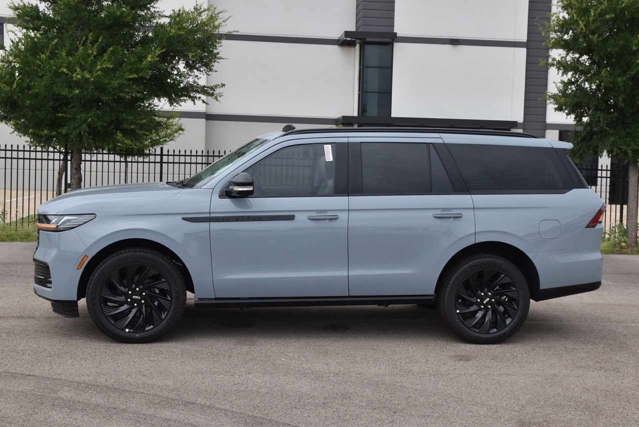New 2026 Lincoln Navigator Reserve w/ Jet Appearance Package AWD/4WD image 11