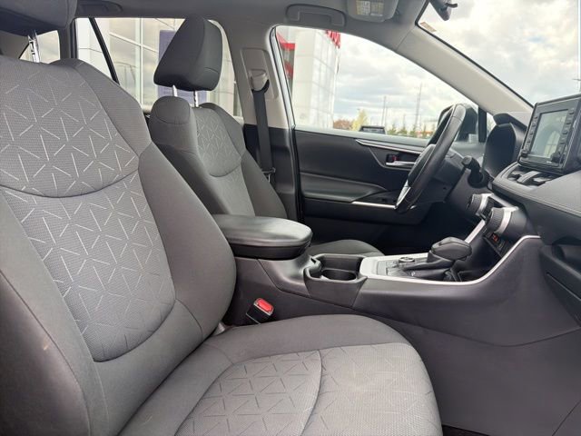 Used 2021 Toyota RAV4 XLE w/ Convenience Package image 31