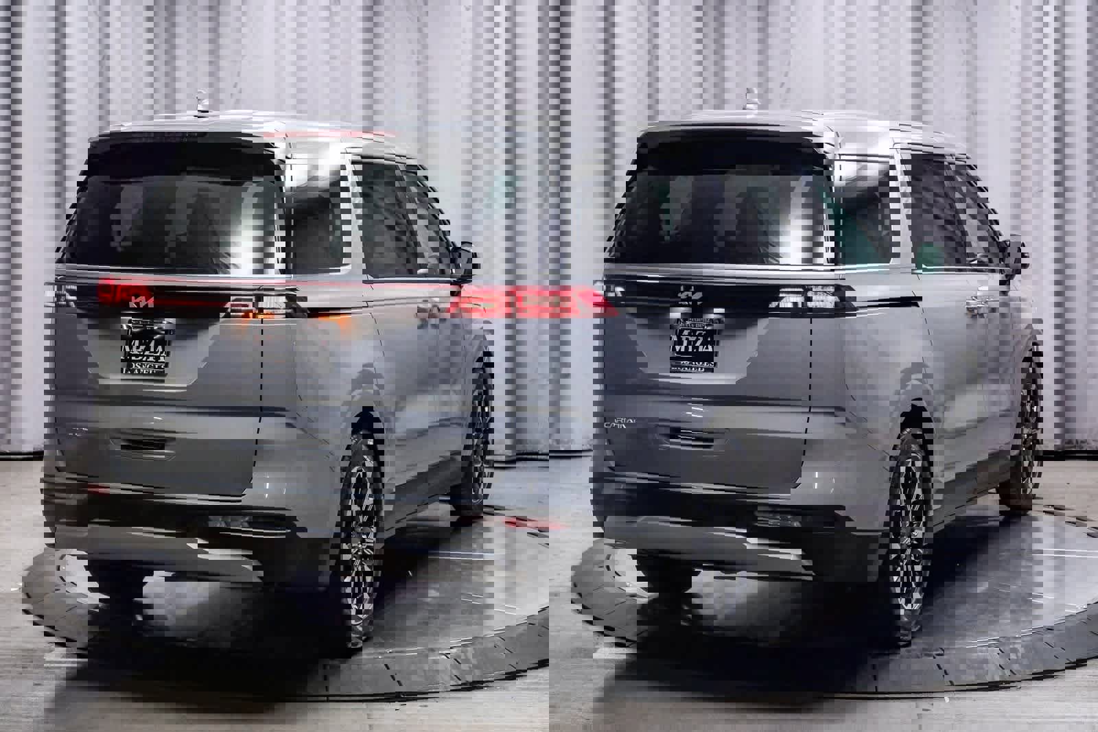 Used 2024 Kia Carnival EX image 4