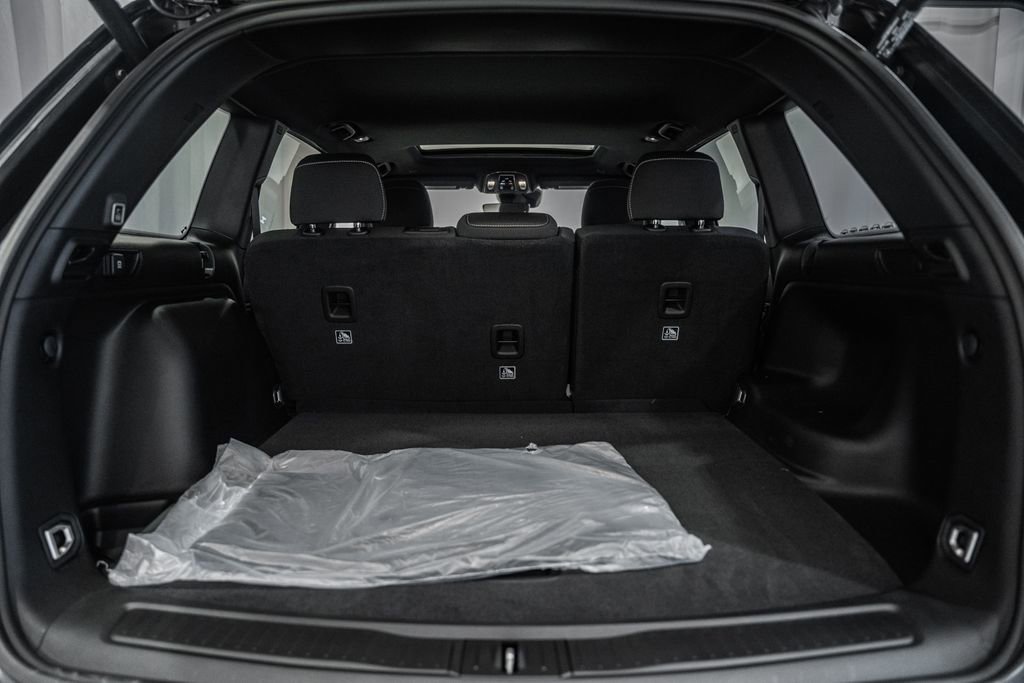 New 2025 Jeep Grand Cherokee Laredo X w/ Luxury Tech Group I image 9