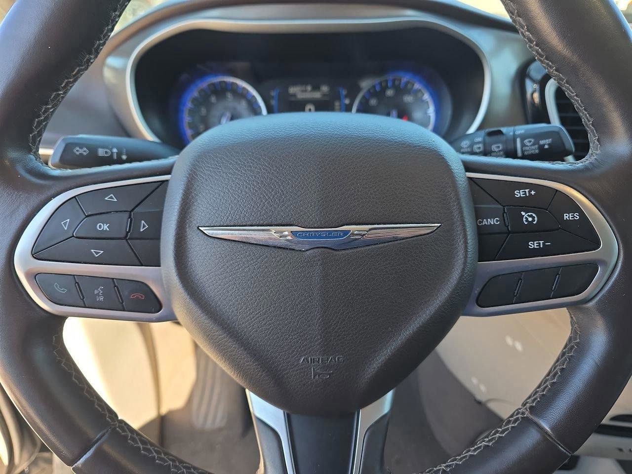 Used 2017 Chrysler Pacifica Touring-L image 26