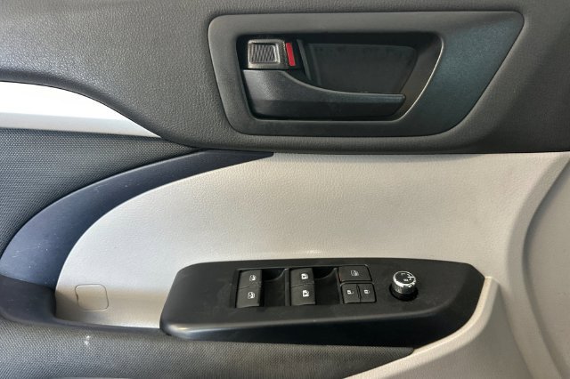 Certified 2019 Toyota Highlander LE FWD image 14
