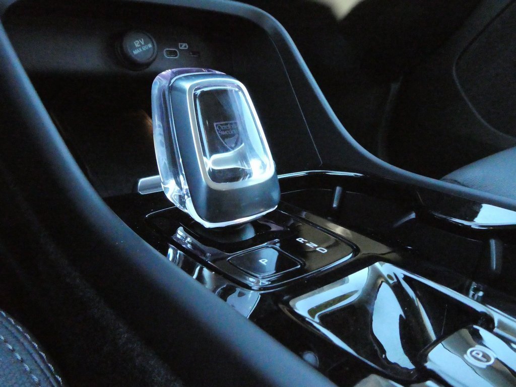 Used 2024 Volvo XC40 B5 Plus image 14