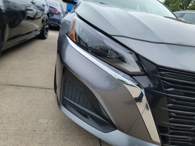 Used 2023 Nissan Altima 2.5 SV FWD image 12