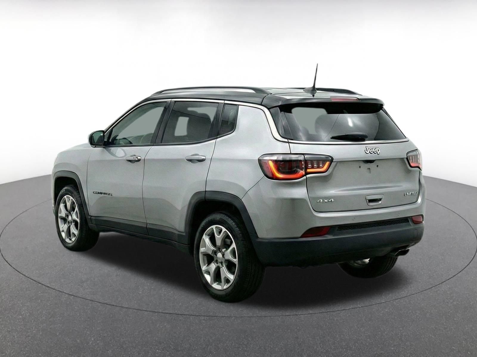 Used 2025 Jeep Compass Limited AWD/4WD image 7
