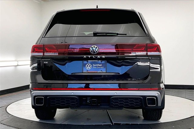 Used 2025 Volkswagen Atlas Peak Edition SE image 4
