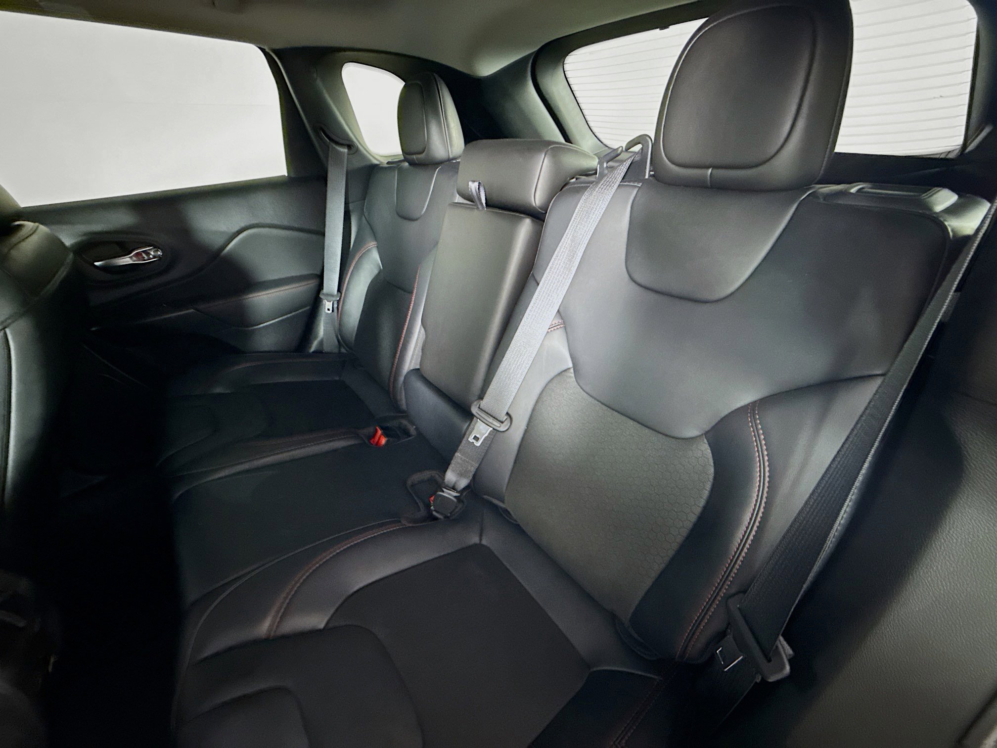 Used 2022 Jeep Cherokee Trailhawk image 28