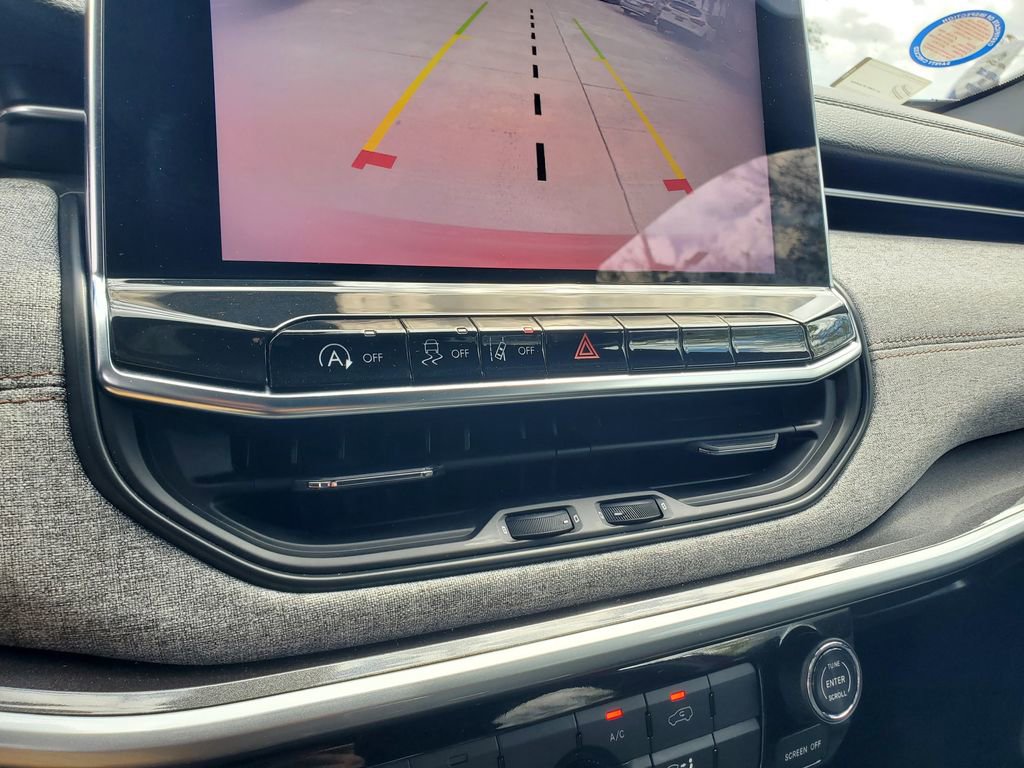 Used 2023 Jeep Compass Latitude image 29