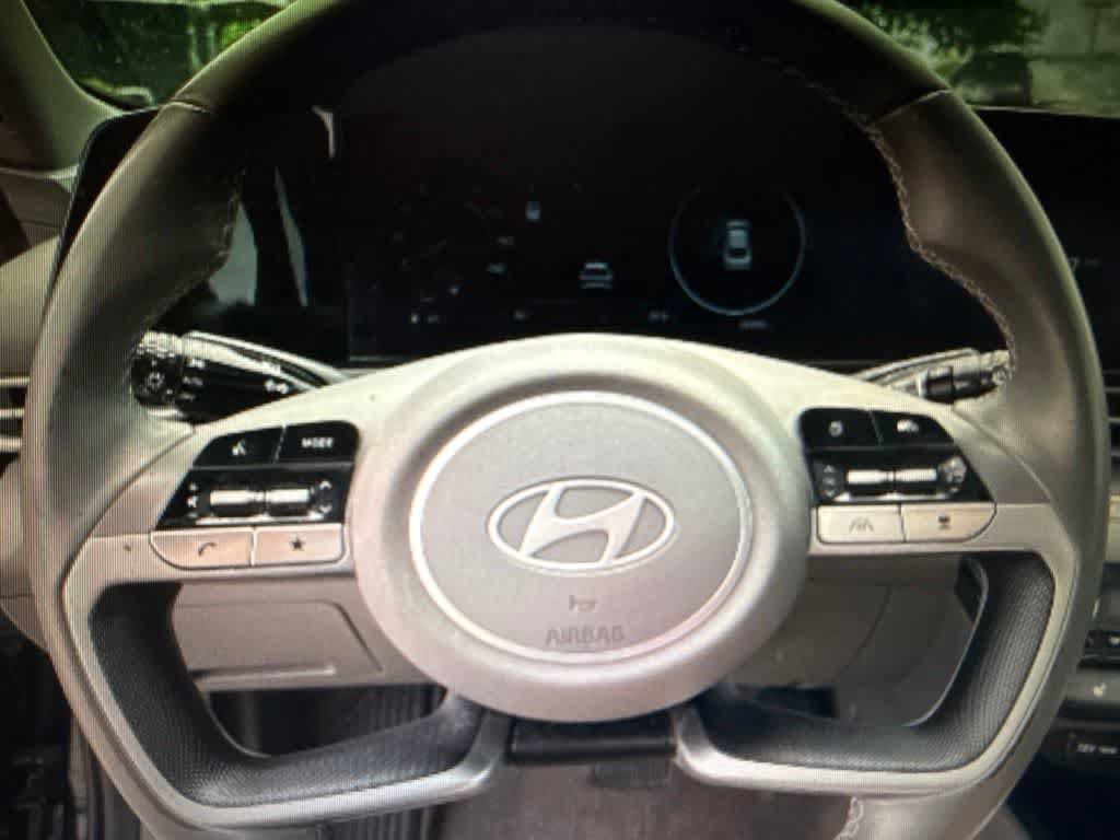 Used 2025 Hyundai Elantra SEL FWD image 16