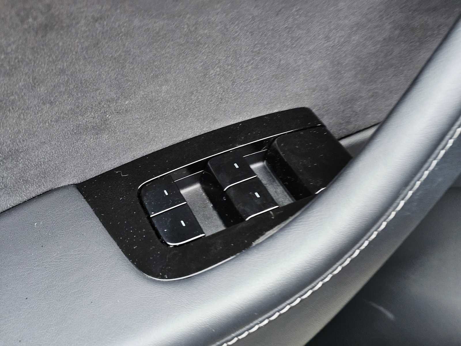 Used 2020 Tesla Model Y Long Range image 23