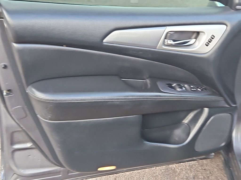Used 2019 Nissan Pathfinder SL image 12