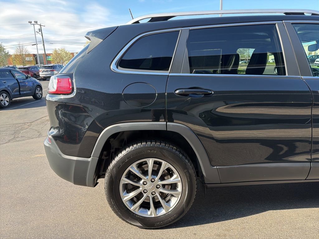 Used 2019 Jeep Cherokee Latitude Plus w/ Comfort/Convenience Group image 6