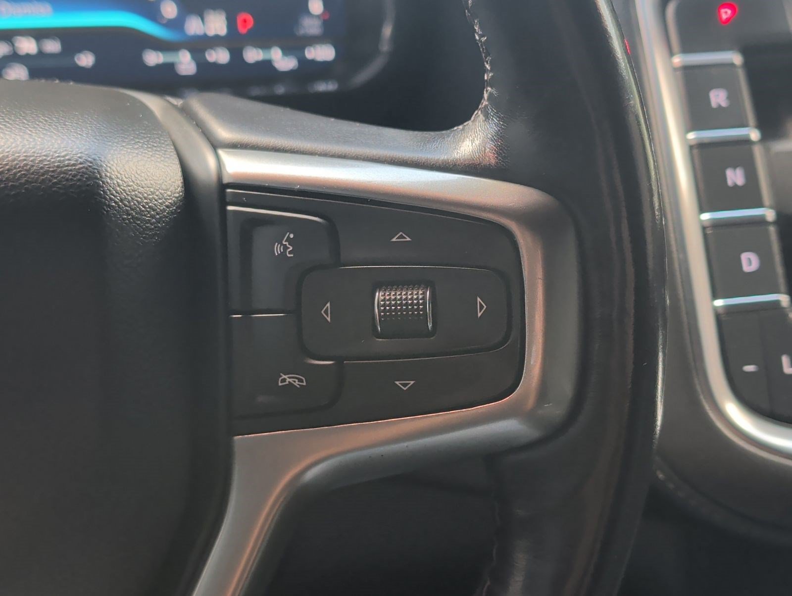 Used 2022 Chevrolet Tahoe Z71 w/ Z71 Off-Road Package AWD/4WD image 15