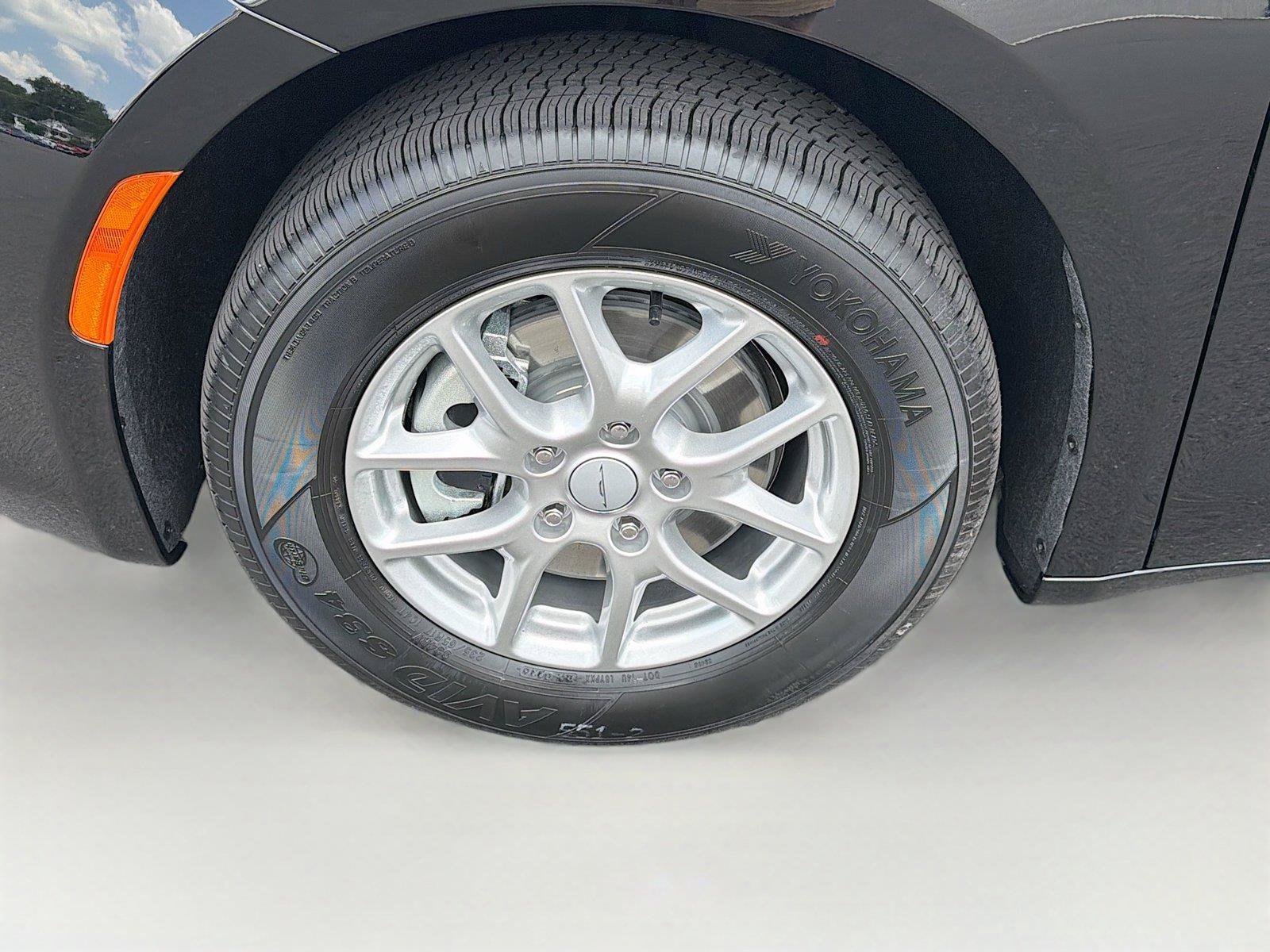 New 2027 Chrysler Pacifica LX FWD image 32