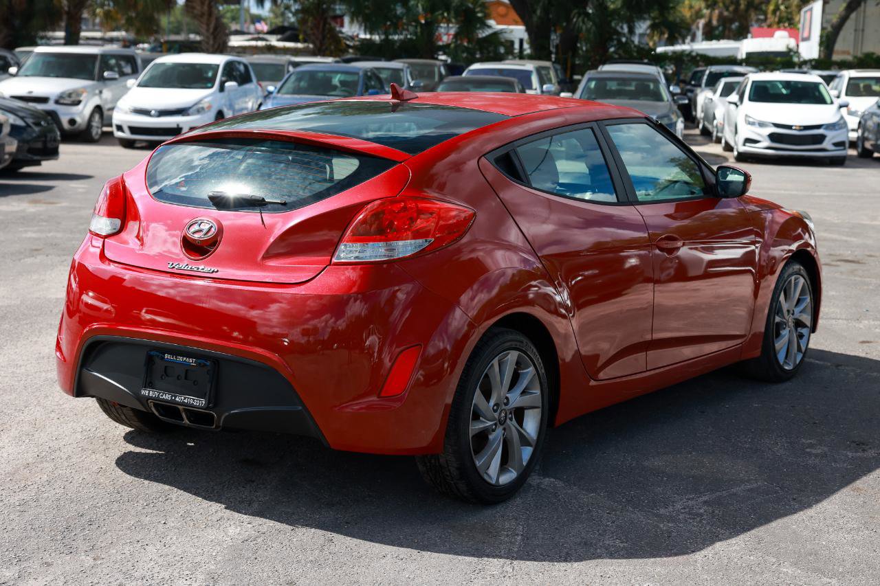 Used 2016 Hyundai Veloster FWD image 11