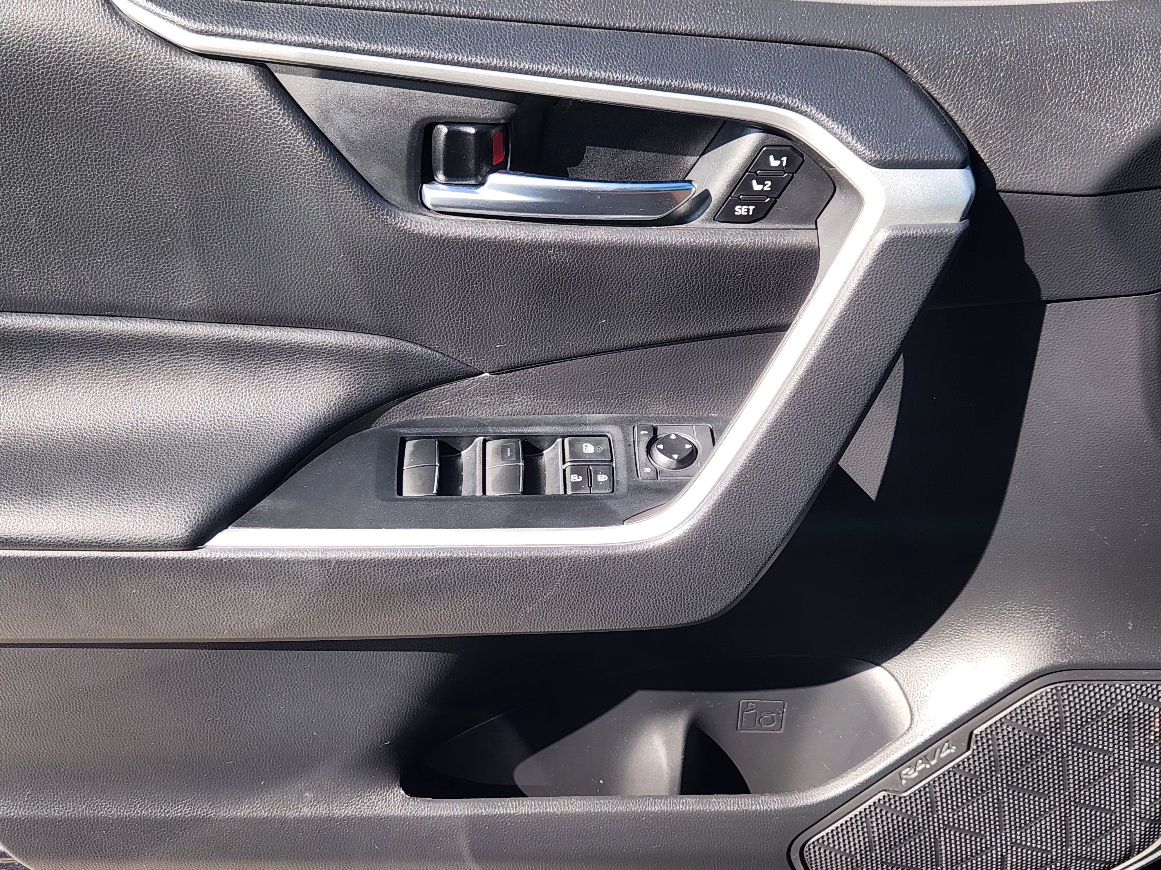 Used 2021 Toyota RAV4 XLE Premium FWD image 24