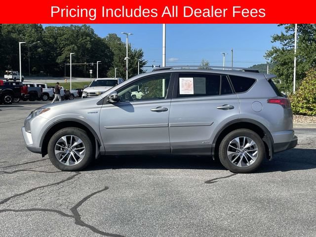 Used 2017 Toyota RAV4 XLE AWD/4WD image 2