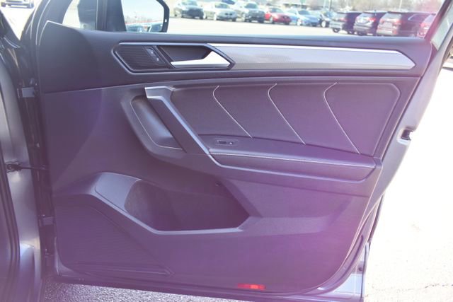 Used 2022 Volkswagen Tiguan SE R-Line image 44