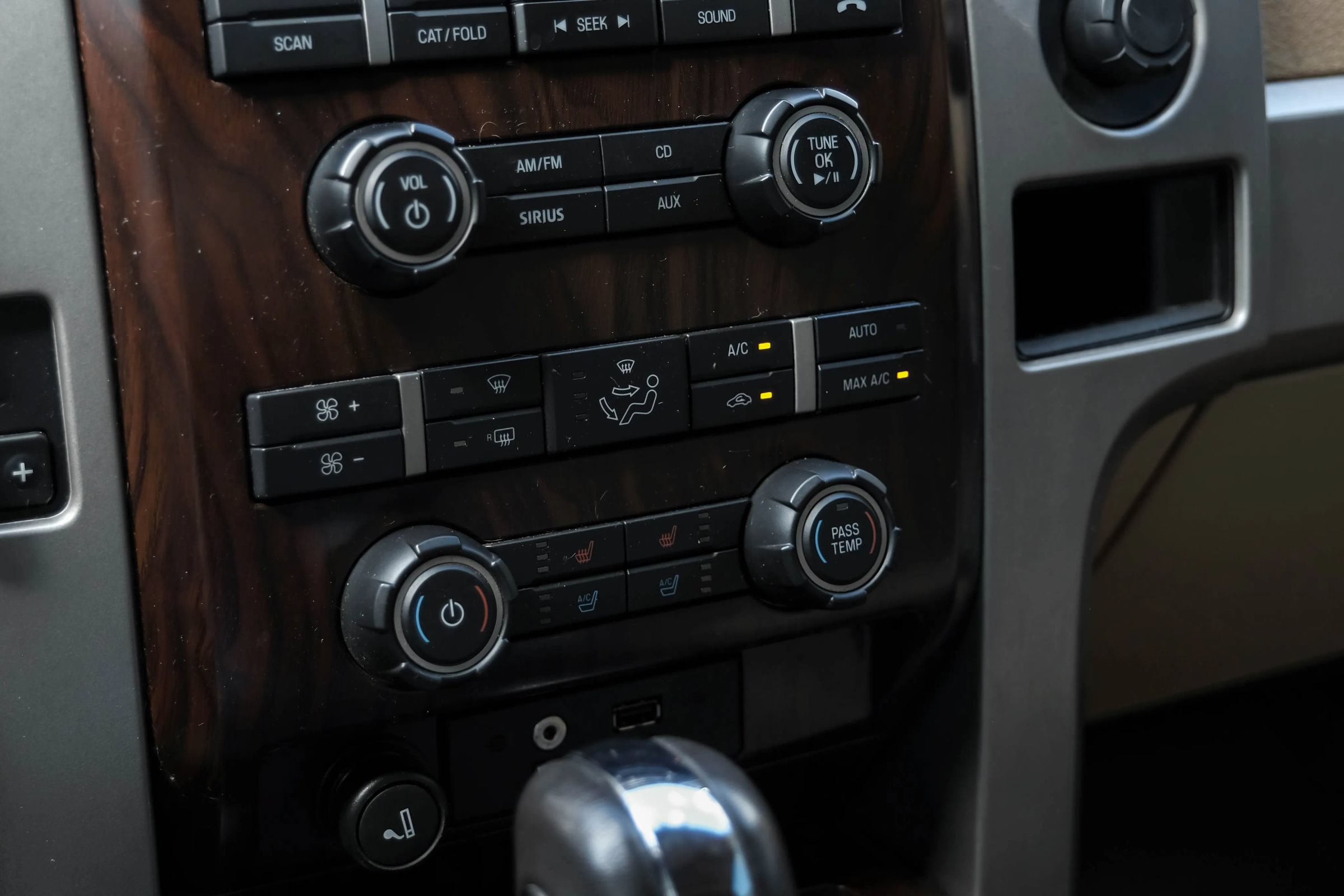 Used 2012 Ford F150 Lariat w/ Lariat Chrome Pkg AWD/4WD image 23
