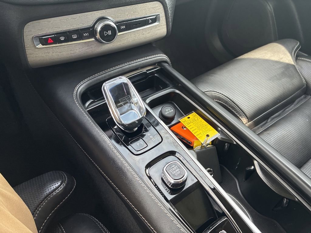 Used 2024 Volvo XC90 T8 Ultimate image 11