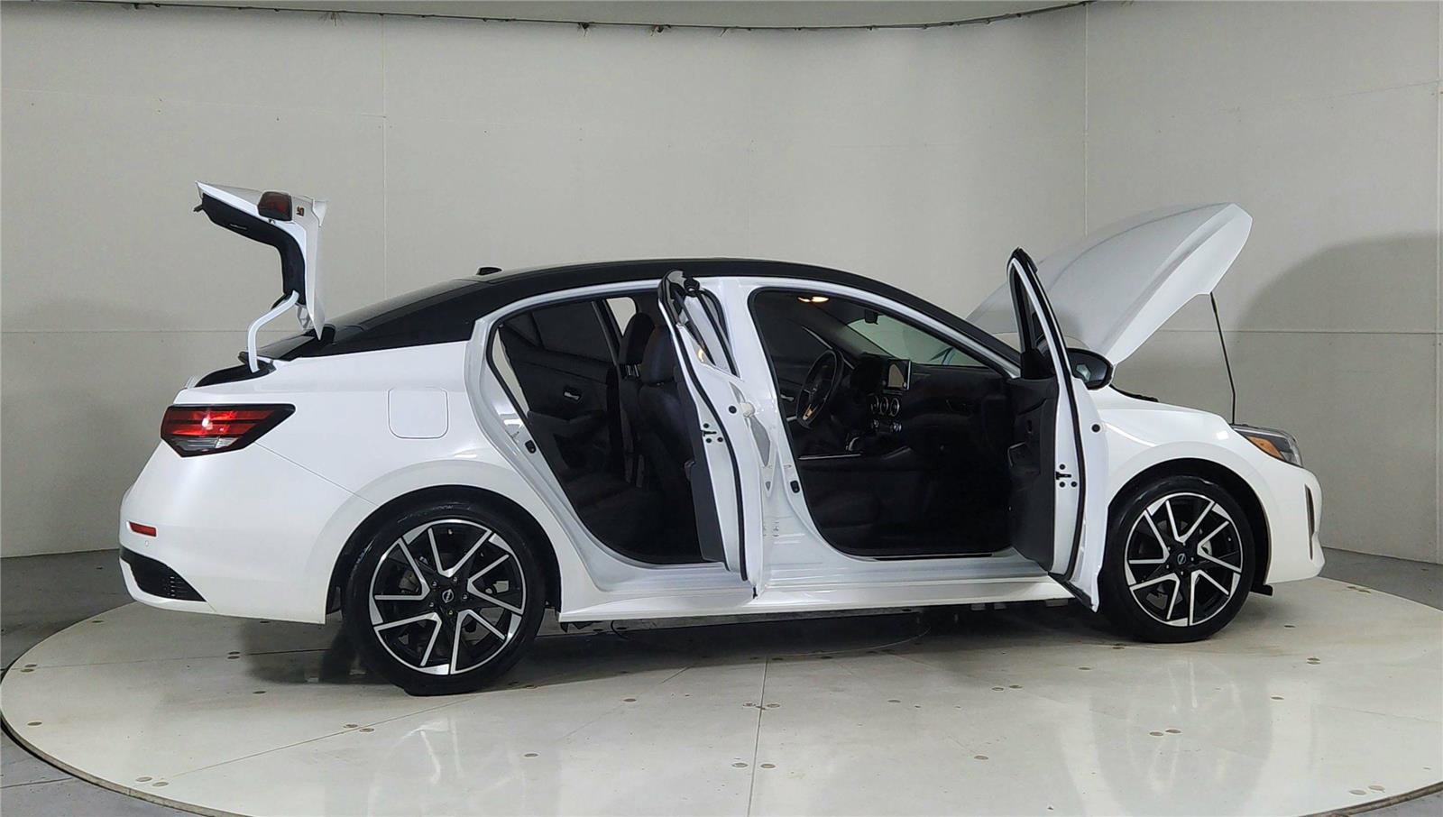 Certified 2025 Nissan Sentra SR w/ SR Premium Package image 12