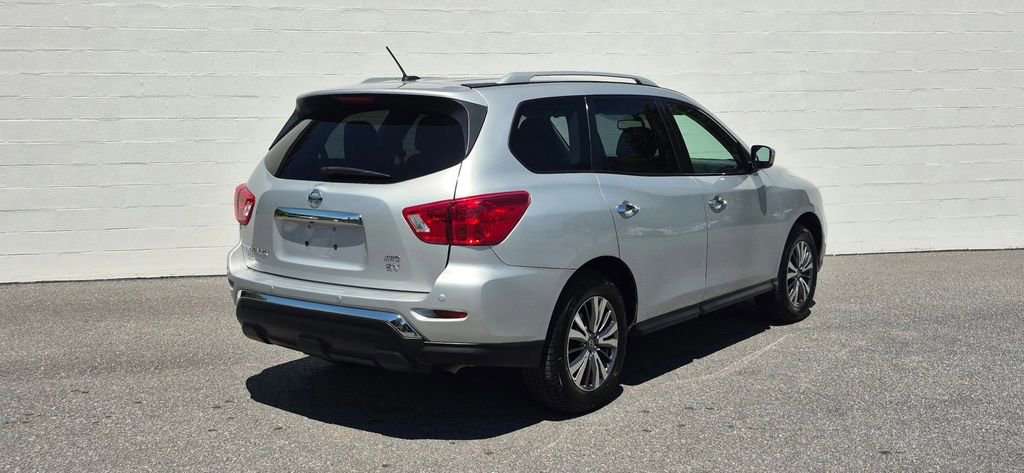 Used 2018 Nissan Pathfinder SV AWD/4WD image 17