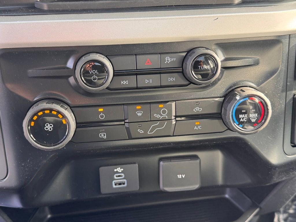 New 2025 Ford F350 XLT w/ FX4 Off-Road Package image 24