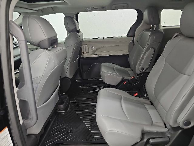 Certified 2023 Toyota Sienna XLE FWD image 30