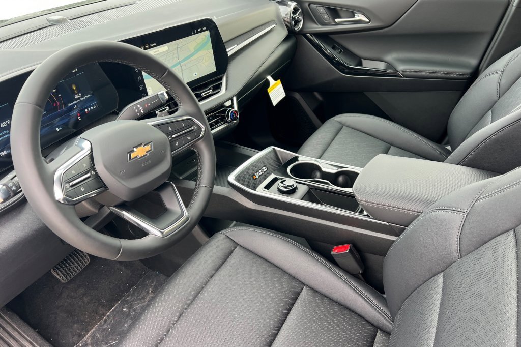 New 2026 Chevrolet Equinox LT w/ Convenience Package II image 7