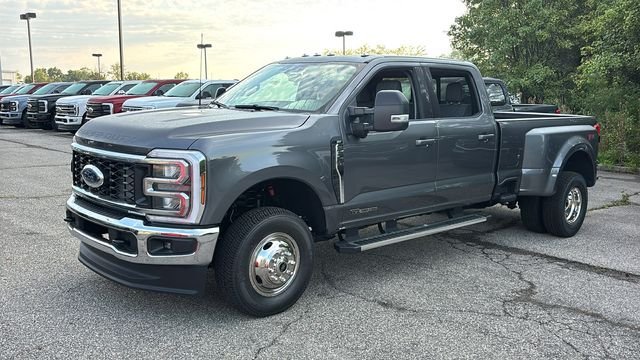 New 2026 Ford F350 XLT w/ XLT Premium Package AWD/4WD image 3