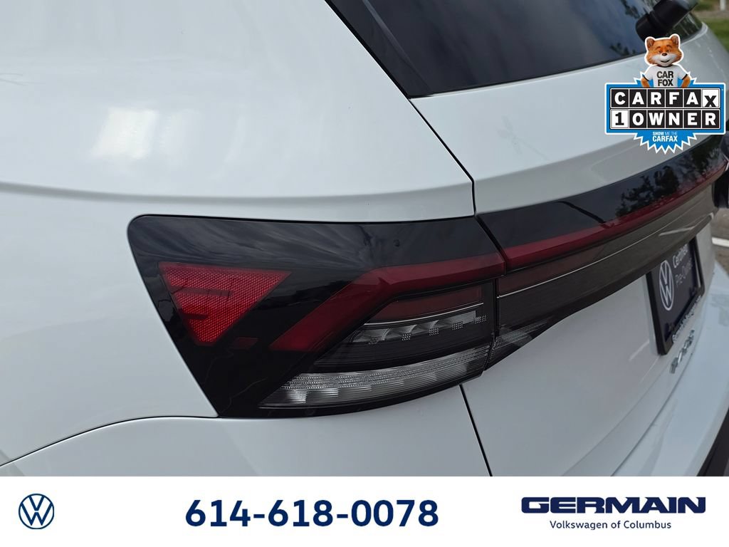 Certified 2025 Volkswagen Taos SE AWD/4WD image 17