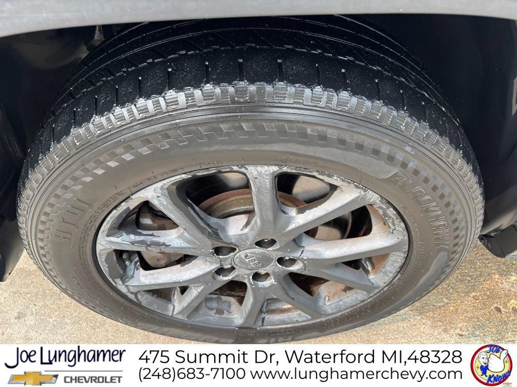 Used 2017 Jeep Cherokee Latitude w/ Safety/Convenience Group FWD image 10