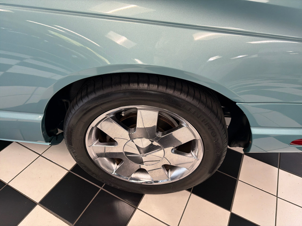 Used 2002 Ford Thunderbird Deluxe image 16