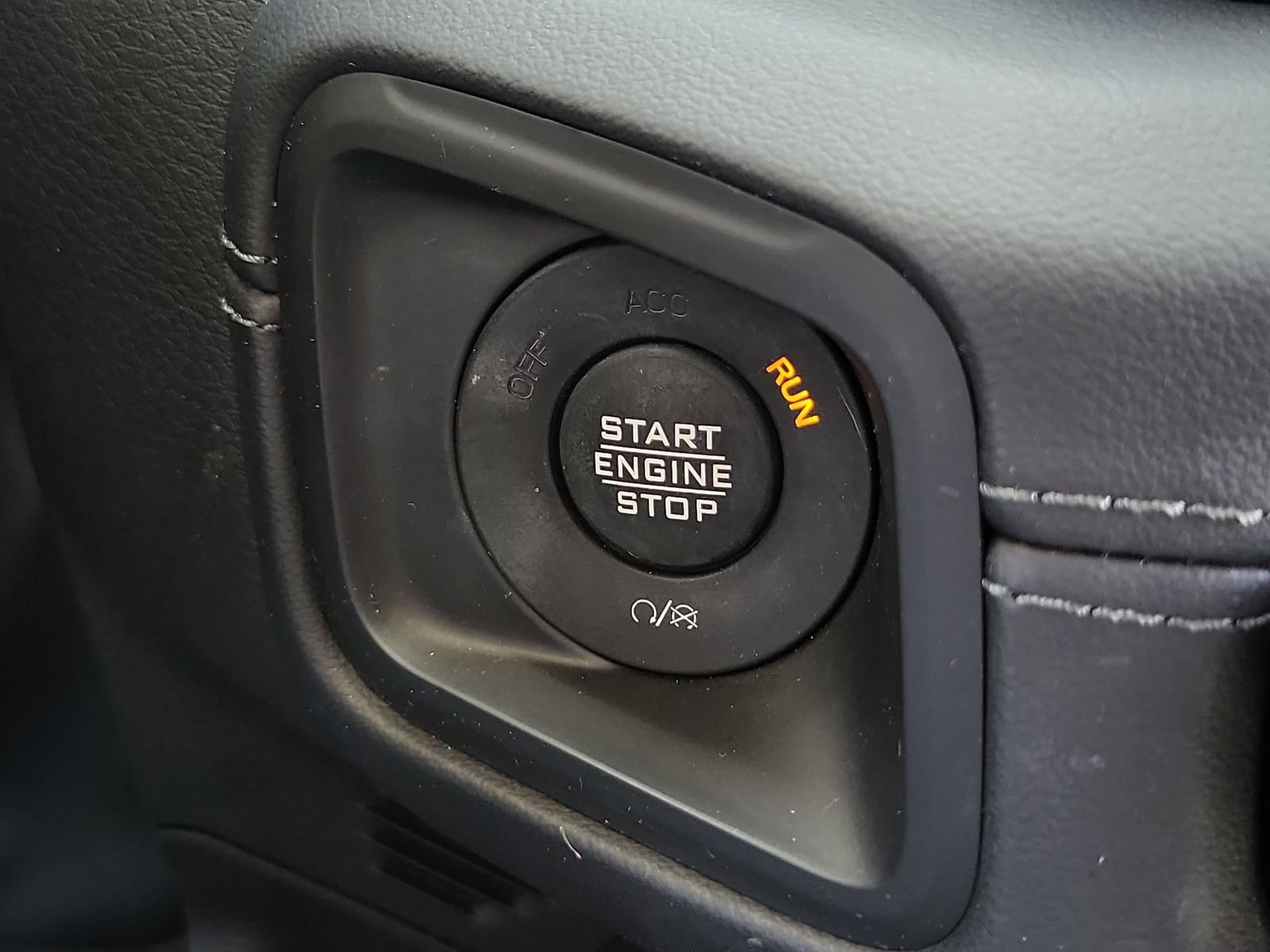 Used 2025 Jeep Wrangler Unlimited Rubicon AWD/4WD image 17
