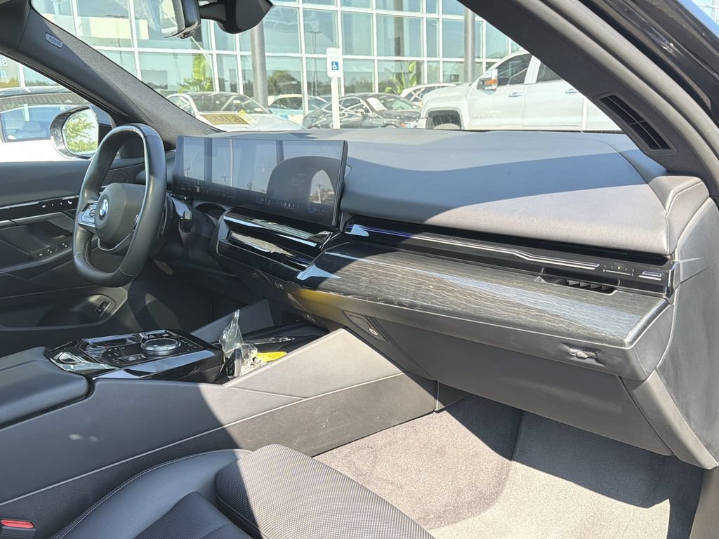 Used 2024 BMW 530i RWD image 18
