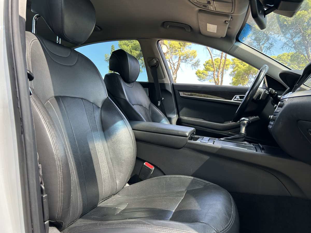 Used 2018 Genesis G80 3.8 RWD image 29