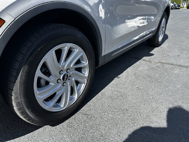 Certified 2023 Lincoln Corsair AWD image 12