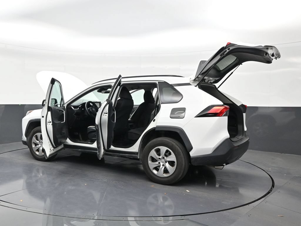 Used 2020 Toyota RAV4 LE FWD image 31