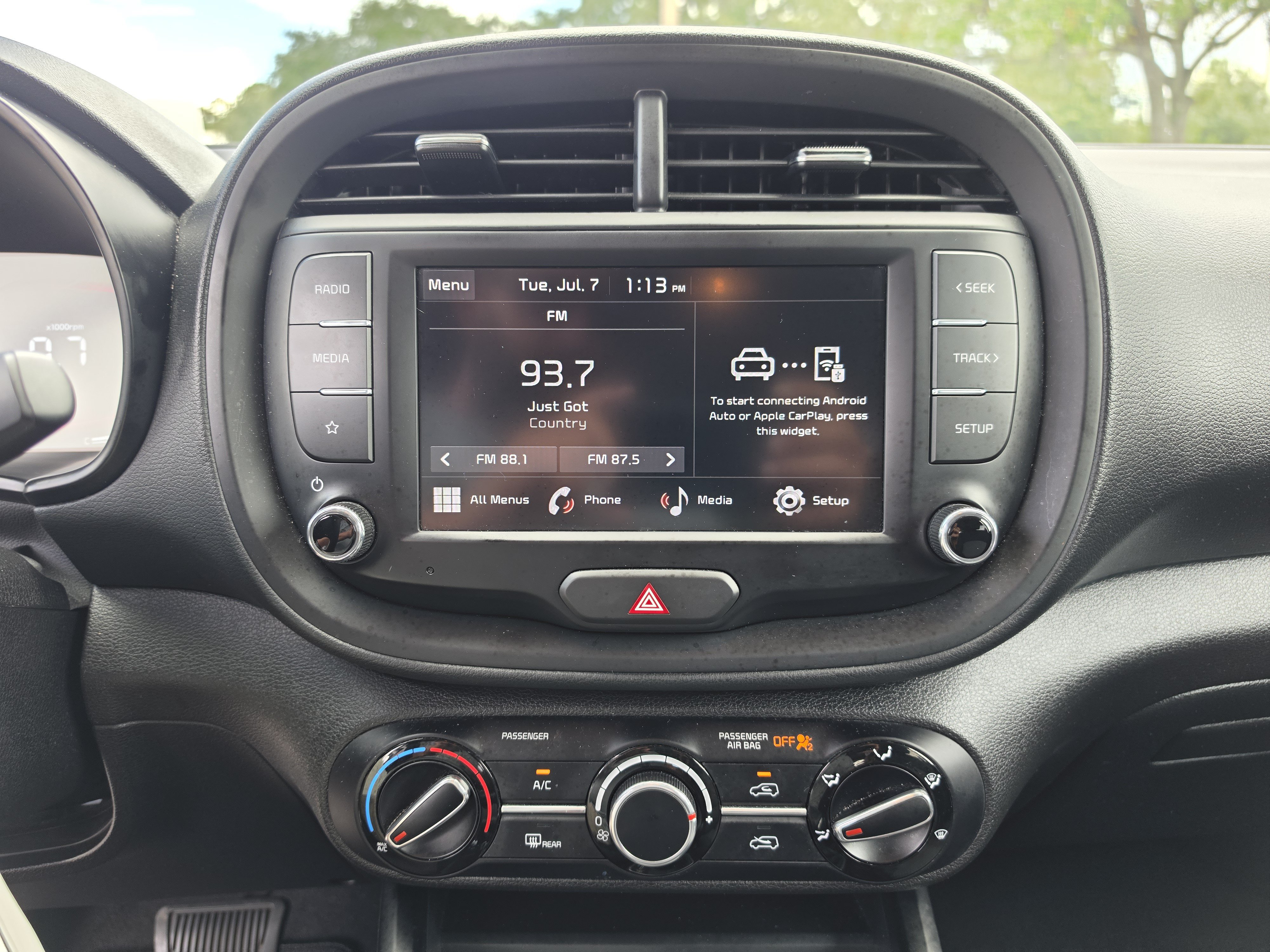 Used 2024 Kia Soul LX w/ Option Group 015 FWD image 25
