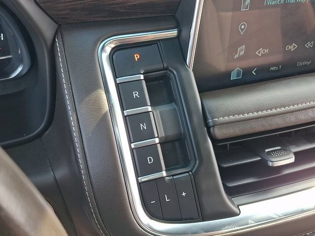 Used 2022 Chevrolet Suburban LT w/ Luxury Package AWD/4WD image 15
