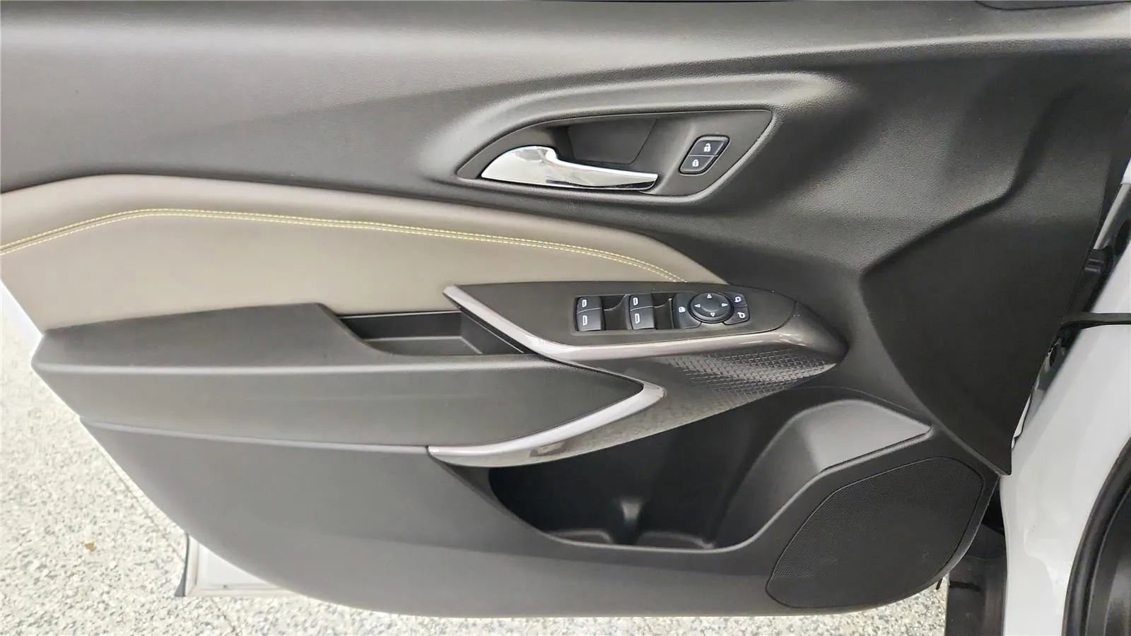 Used 2025 Chevrolet Trax ACTIV w/ Sunroof Package image 33